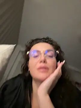 myakalifa online show from 11-18-25, 05:11