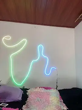 Snapshot of Valen_sr_ chatting on 03-11-25, 04:30 Valen sr online show from 03-11-25, 04:30