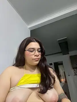 Snapshot of Sophia_cyrus11 chatting on 03-05-25, 12:38 Sophia cyrus11 online show from 03-05-25, 12:38