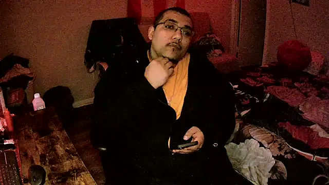 Snapshot of cloudy_couple444 chatting on 03-03-25, 06:20 cloudy couple444 online show from 03-03-25, 06:20