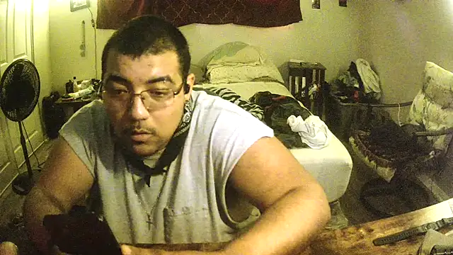 Snapshot of cloudy_couple444 chatting on 09-27-25, 08:48 cloudy couple444 online show from 09-27-25, 08:48