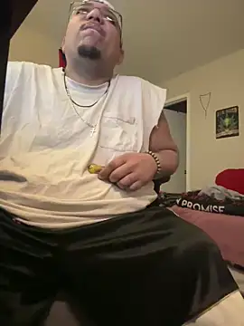 Snapshot of cloudy_couple444 chatting on 03-10-25, 03:34 cloudy couple444 online show from 03-10-25, 03:34