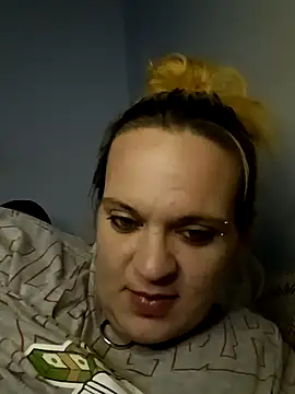 Snapshot of cloudy_couple444 chatting on 12-22-24, 02:16 cloudy couple444 online show from 12-22-24, 02:16