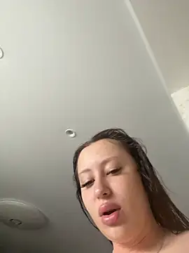 Snapshot of AndreaMood chatting on 05-17-26, 02:11 AndreaMood online show from 05-17-26, 02:11