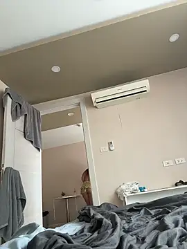 Snapshot of AndreaMood chatting on 02-13-26, 02:44 AndreaMood online show from 02-13-26, 02:44