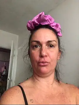 Snapshot of BELLAMORGANE1 chatting on 10-25-25, 02:07 BELLAMORGANE1 online show from 10-25-25, 02:07