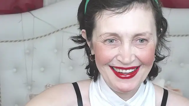 SilviaHart online show from 12-18-25, 12:53