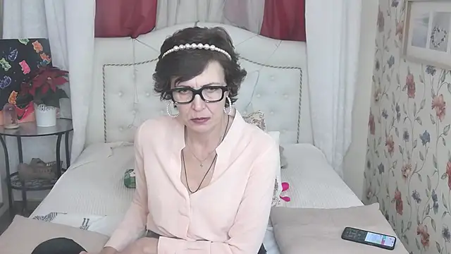 SilviaHart online show from 09-11-25, 01:11