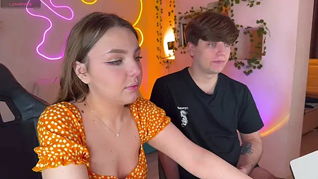 RobertAndLinela online show from 09-26-25, 03:35