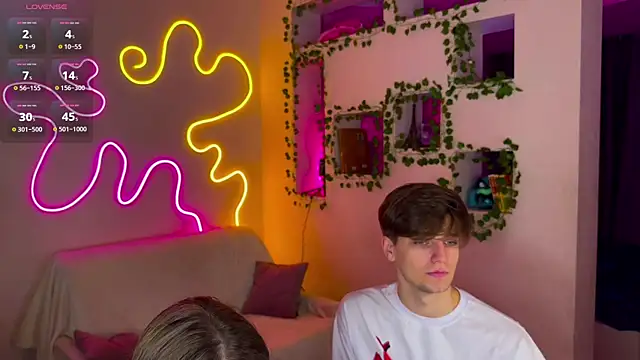 RobertAndLinela online show from 02-05-25, 06:48