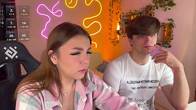 RobertAndLinela online show from 10-21-25, 01:43