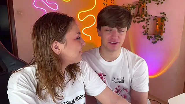 RobertAndLinela online show from 10-10-25, 02:23