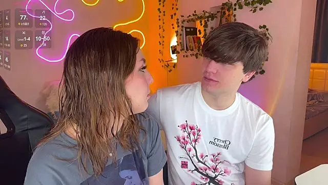 RobertAndLinela online show from 11-04-25, 02:10