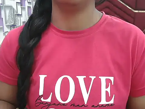 Snapshot of Somiya87 chatting on 12-21-25, 04:30 Somiya87 online show from 12-21-25, 04:30