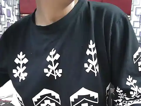 Snapshot of Somiya87 chatting on 10-16-25, 11:24 Somiya87 online show from 10-16-25, 11:24