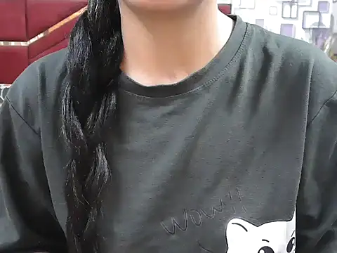 Snapshot of Somiya87 chatting on 10-25-25, 04:44 Somiya87 online show from 10-25-25, 04:44