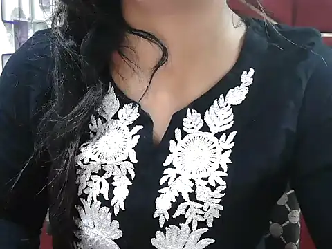 Snapshot of Somiya87 chatting on 12-13-25, 08:04 Somiya87 online show from 12-13-25, 08:04