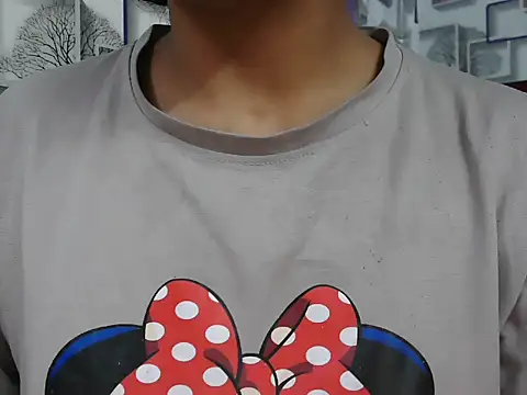 Snapshot of Somiya87 chatting on 12-05-25, 06:06 Somiya87 online show from 12-05-25, 06:06