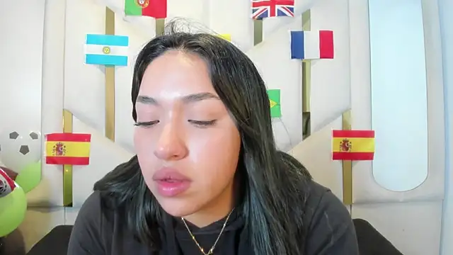 Snapshot of IsabellRodriguez18 chatting on 06-13-26, 04:21 IsabellRodriguez18 online show from 06-13-26, 04:21