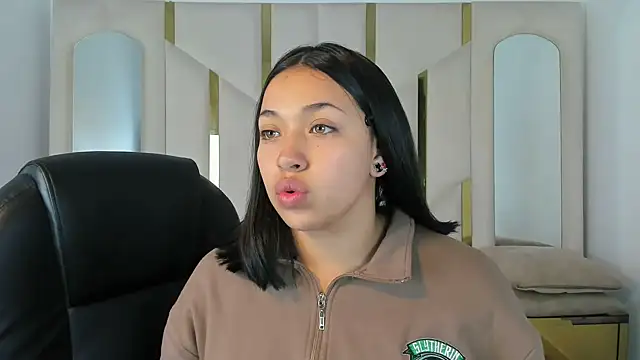 Snapshot of IsabellRodriguez18 chatting on 10-07-25, 03:18 IsabellRodriguez18 online show from 10-07-25, 03:18