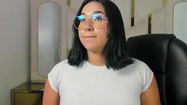 IsabellRodriguez18 online show from 05-11-26, 03:30
