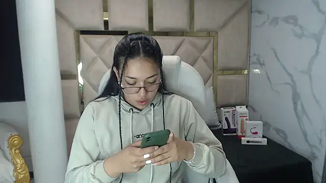 Snapshot of IsabellRodriguez18 chatting on 03-09-25, 03:54 IsabellRodriguez18 online show from 03-09-25, 03:54