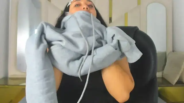 IsabellRodriguez18 online show from 11-24-25, 03:17