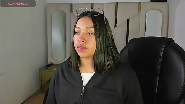 IsabellRodriguez18 online show from 03-01-26, 04:01