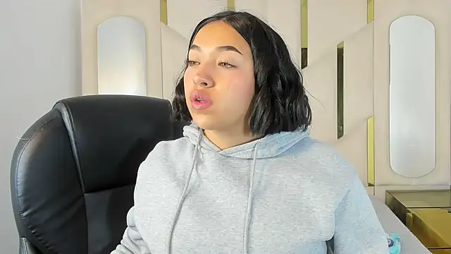 IsabellRodriguez18 online show from 10-24-25, 03:16