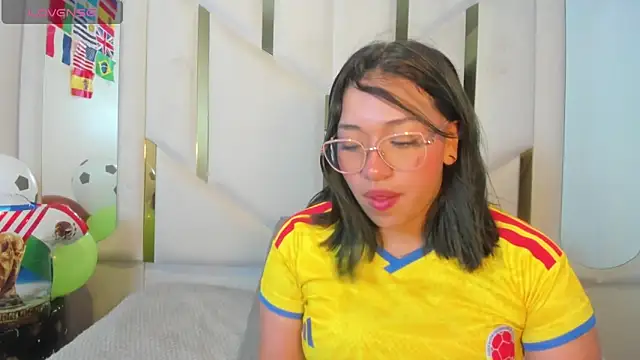 Snapshot of IsabellRodriguez18 chatting on 06-18-26, 04:22 IsabellRodriguez18 online show from 06-18-26, 04:22