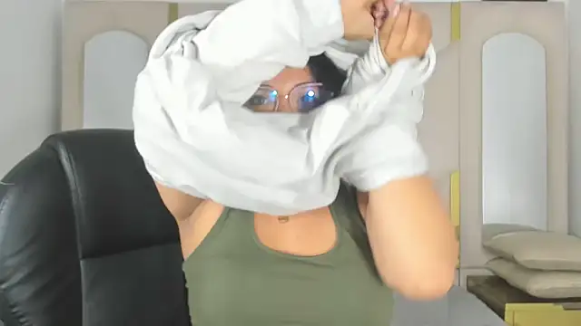 IsabellRodriguez18 online show from 11-15-25, 04:05