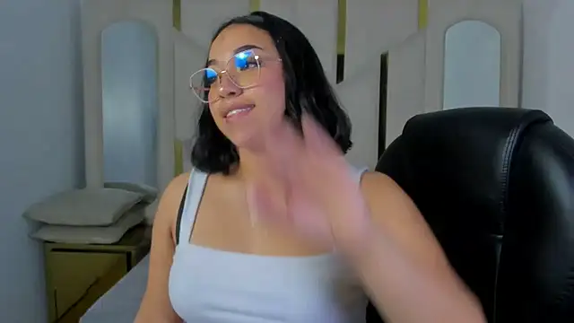 IsabellRodriguez18 online show from 12-15-25, 03:34