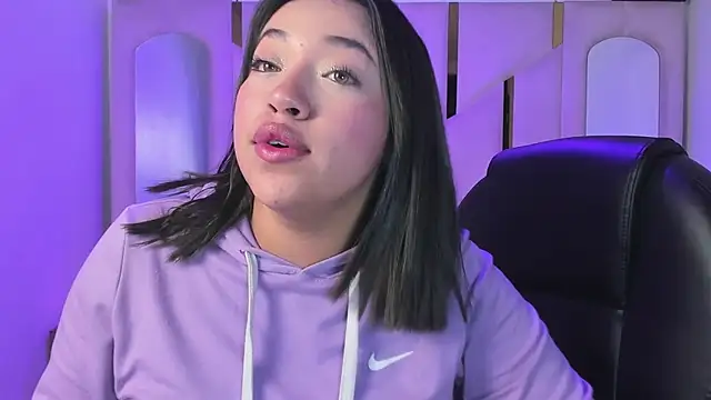 IsabellRodriguez18 online show from 04-06-26, 05:19