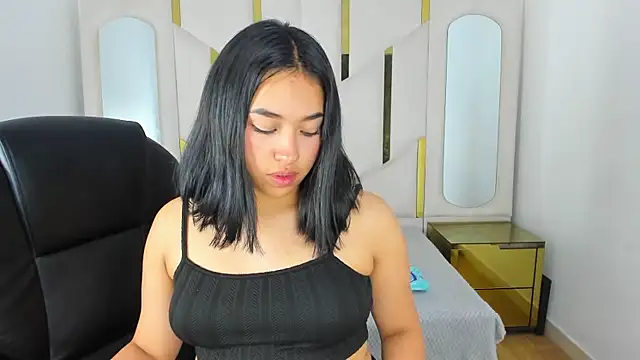 Snapshot of IsabellRodriguez18 chatting on 10-04-25, 01:29 IsabellRodriguez18 online show from 10-04-25, 01:29