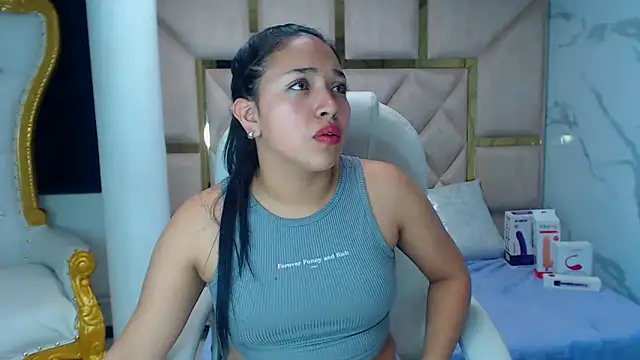 Snapshot of IsabellRodriguez18 chatting on 03-07-25, 10:35 IsabellRodriguez18 online show from 03-07-25, 10:35