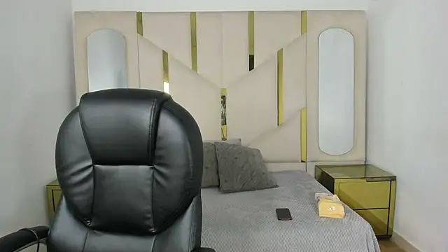 IsabellRodriguez18 online show from 10-28-25, 03:40