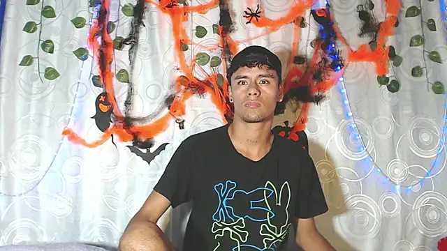 Snapshot of Andres_7676 chatting on 10-12-25, 09:49 Andres 7676 online show from 10-12-25, 09:49
