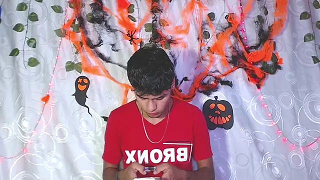 Snapshot of Andres_7676 chatting on 10-25-25, 04:51 Andres 7676 online show from 10-25-25, 04:51