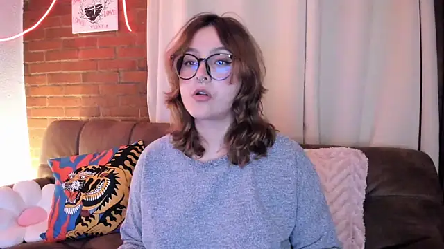Hazelbrownn2000 online show from 10-14-25, 12:11