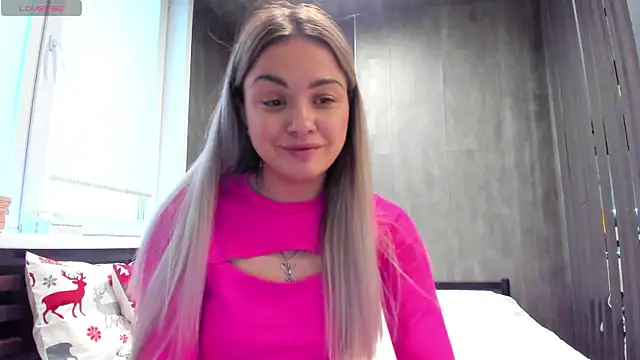 Mia   murrr online show from 12-15-25, 03:23