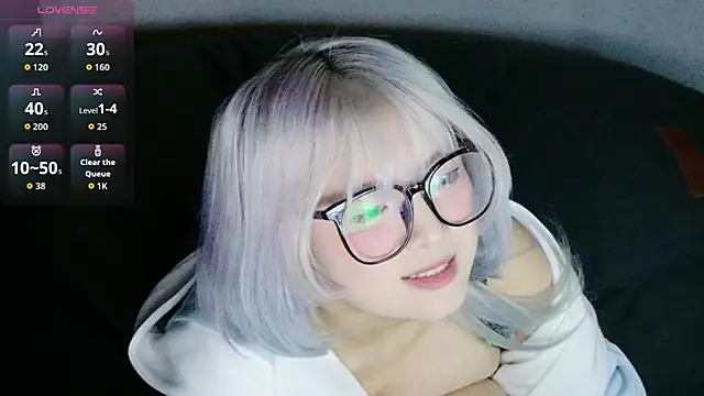 Snapshot of Yu_UwU_ chatting on 10-30-25, 01:20 Yu UwU  online show from 10-30-25, 01:20