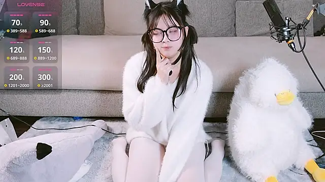 Snapshot of Yu_UwU_ chatting on 01-17-25, 02:50 Yu UwU  online show from 01-17-25, 02:50