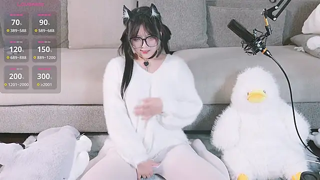 Snapshot of Yu_UwU_ chatting on 02-04-25, 02:43 Yu UwU  online show from 02-04-25, 02:43