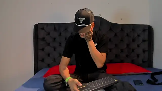 two milkyway online show from 11-28-25, 12:27