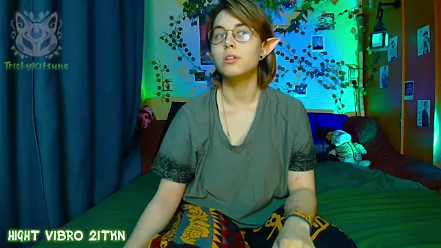 TrickyKitsune online show from 05-11-26, 03:40