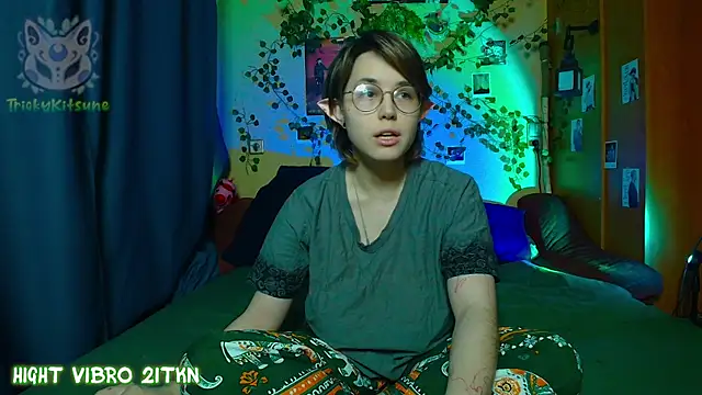 TrickyKitsune online show from 04-30-26, 05:42
