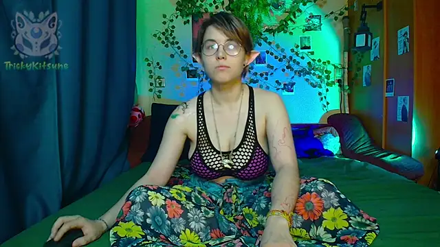 TrickyKitsune online show from 05-10-26, 03:58