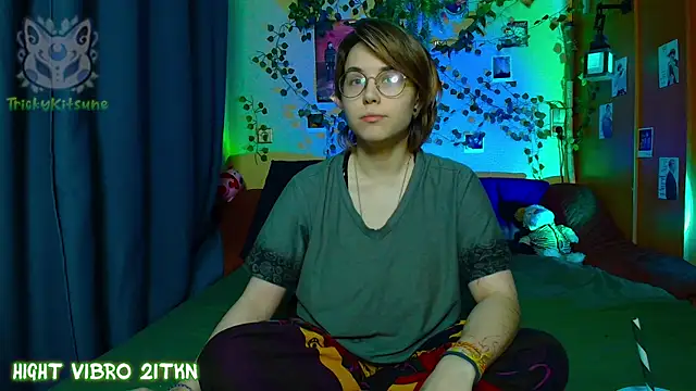 TrickyKitsune online show from 05-11-26, 04:04