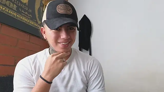 Snapshot of Thiago_x_Sahara chatting on 02-10-25, 12:50 Thiago x Sahara online show from 02-10-25, 12:50