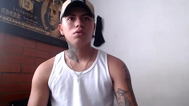 Snapshot of Thiago_x_Sahara chatting on 01-23-25, 12:19 Thiago x Sahara online show from 01-23-25, 12:19